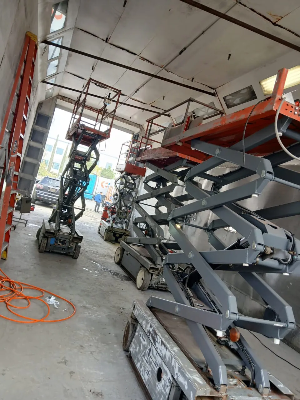 Scissor lift refurbishment and appearance restoration